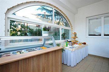 & Restaurant Matanovi Dvori Gasthof Sukošan