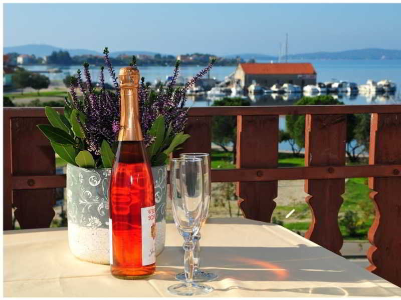 & Restaurant Matanovi Dvori 4* Sukošan